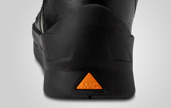 Icon representing slip resistance in the asphalt boot sole, showing a water droplet.