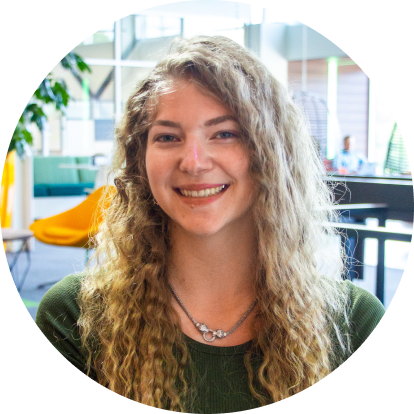 Headshot of employee named zoe